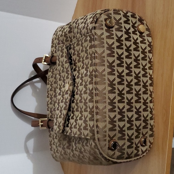 Michael Kors Tote - Picture 8 of 9